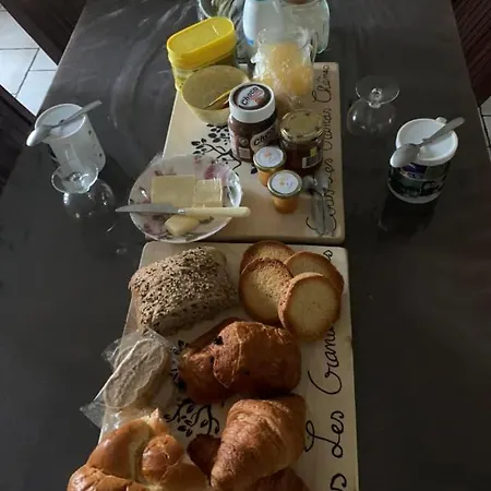 D'hôtes Sous Les Grands Chênes Couette-café Saint-Etienne-de-Corcoue