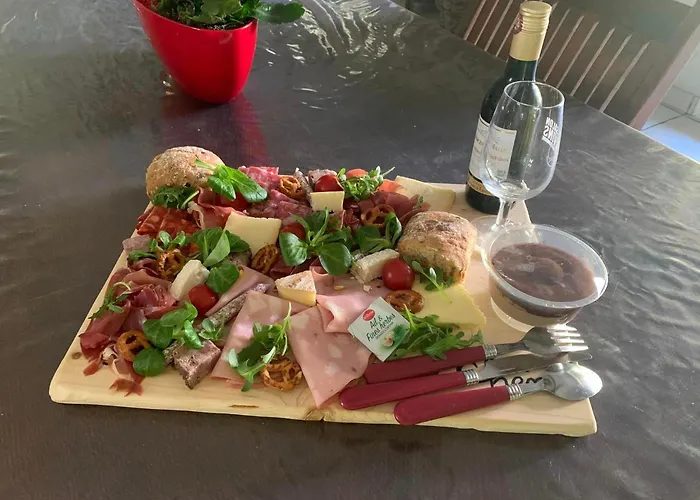 D'hôtes Sous Les Grands Chênes * Saint-Etienne-de-Corcoue