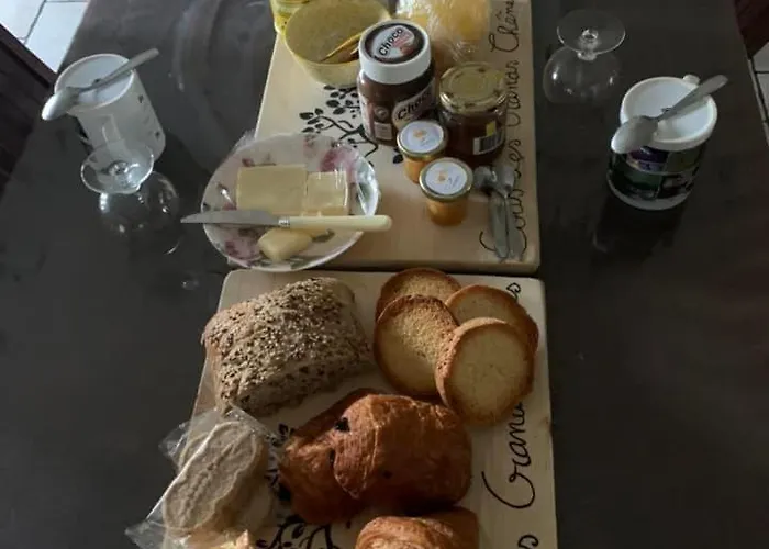 D'hôtes Sous Les Grands Chênes Couette-café Saint-Etienne-de-Corcoue