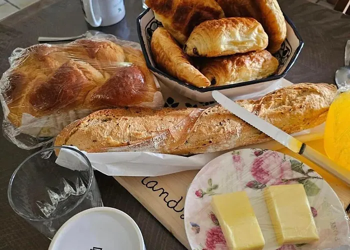 Couette-café D'hôtes Sous Les Grands Chênes Saint-Etienne-de-Corcoue